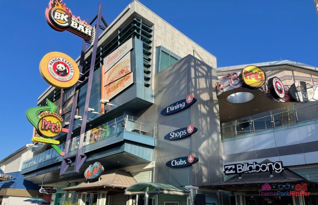 Universal CityWalk Orlando. Keep reading to get the full Guide to Universal CityWalk Orlando with photos, restaurants, parking and more!