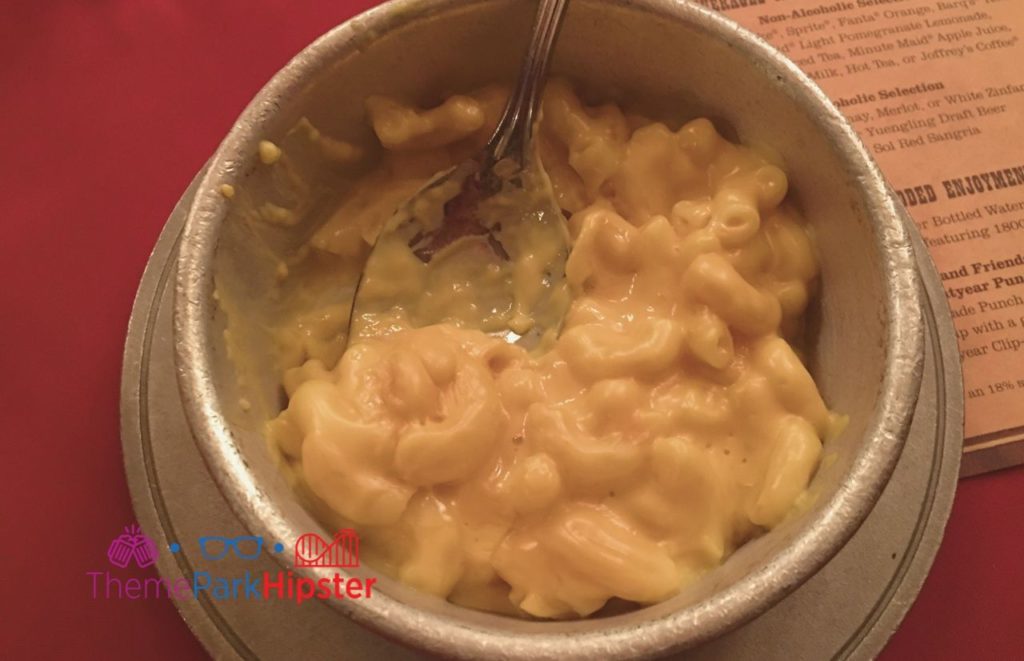 Disney Buffet Restaurant Trails End and Hoop Dee Doo Mac and Cheese. Keep reding for the full guide to the best buffet in Disney World. 