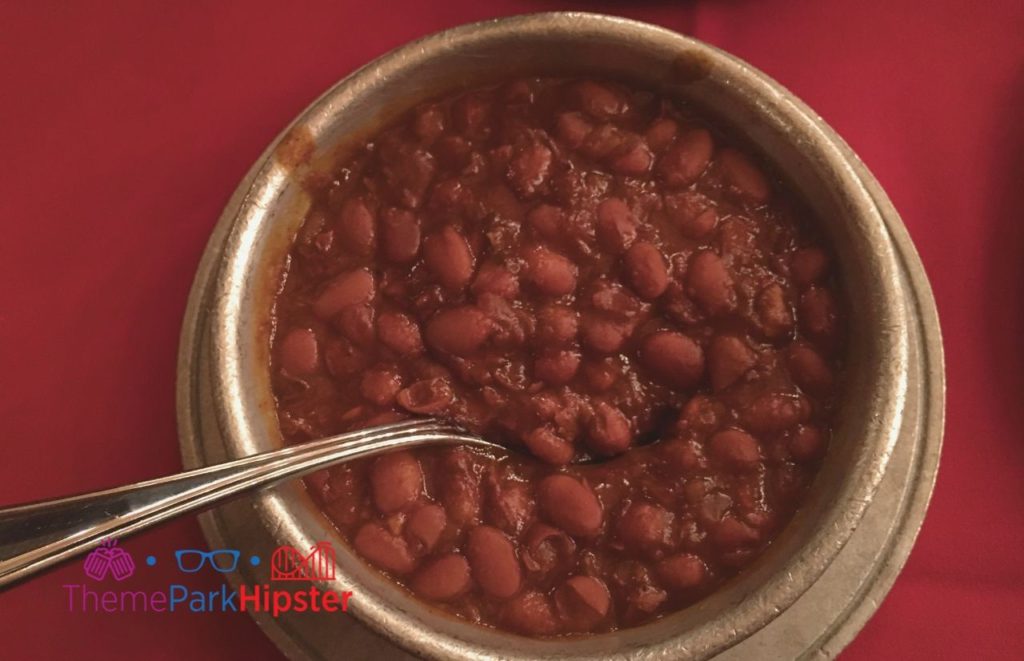 Disney Buffet Restaurant Trails End and Hoop Dee Doo baked beans. Keep reding for the full guide to the best buffet in Disney World. 