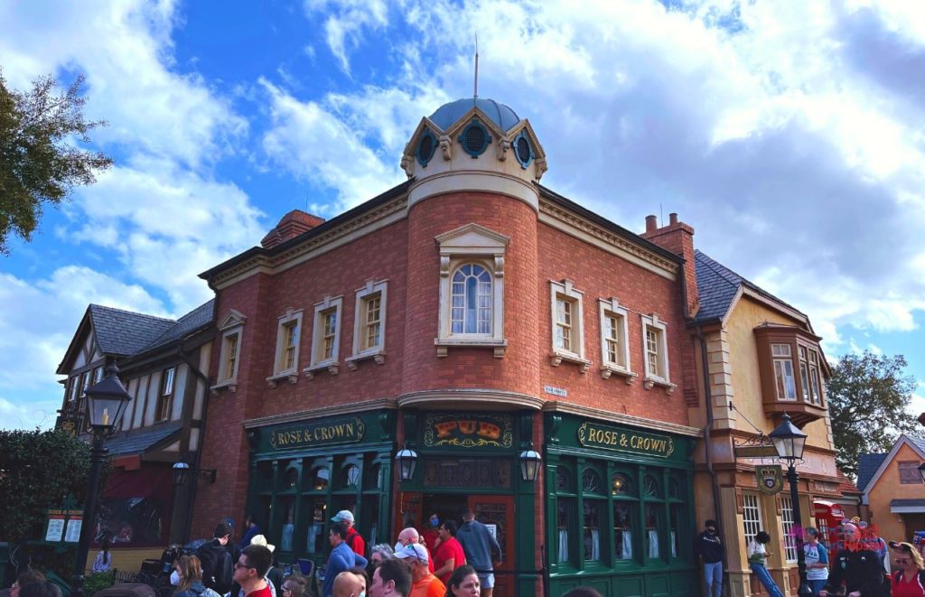 Rose and Crown Pub and Restaurant Entrance at Disney Epcot. Keep reading to get the full guide and review to Rose and Crown Dining Room and Pub at Epcot in Walt Disney World Resort.