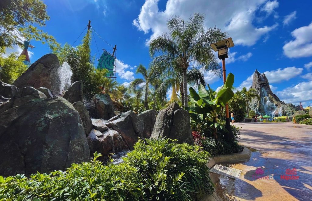 Universal Orlando Resort Volcano Bay tips and tricks travel guide. 