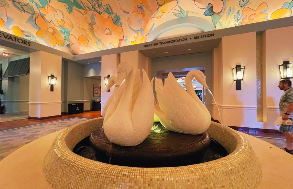 Swan statue at Disney Swan and Dolphin Resort. Keep reading to learn more about the Disney Dining Plan at Walt Disney World Resort. 