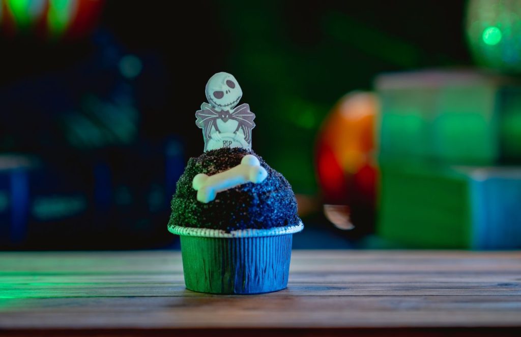 Jack Skellington Cupcake GCH Craftsman Grill Grand California Resort Halloween at Disneyland and Disney California Adventure Oogie Boogie Bash Party Food, Tips, Dates and more Disney Halloween Guide.