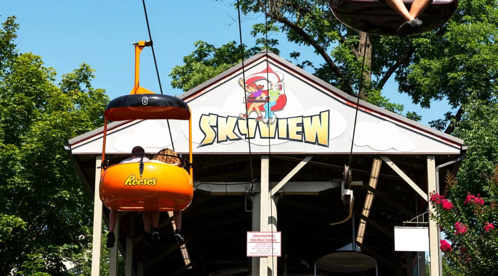 Skyview Family Gondola Ride at Hersheypark. Keep reading to get the full Hersheypark list of rides and attractions.