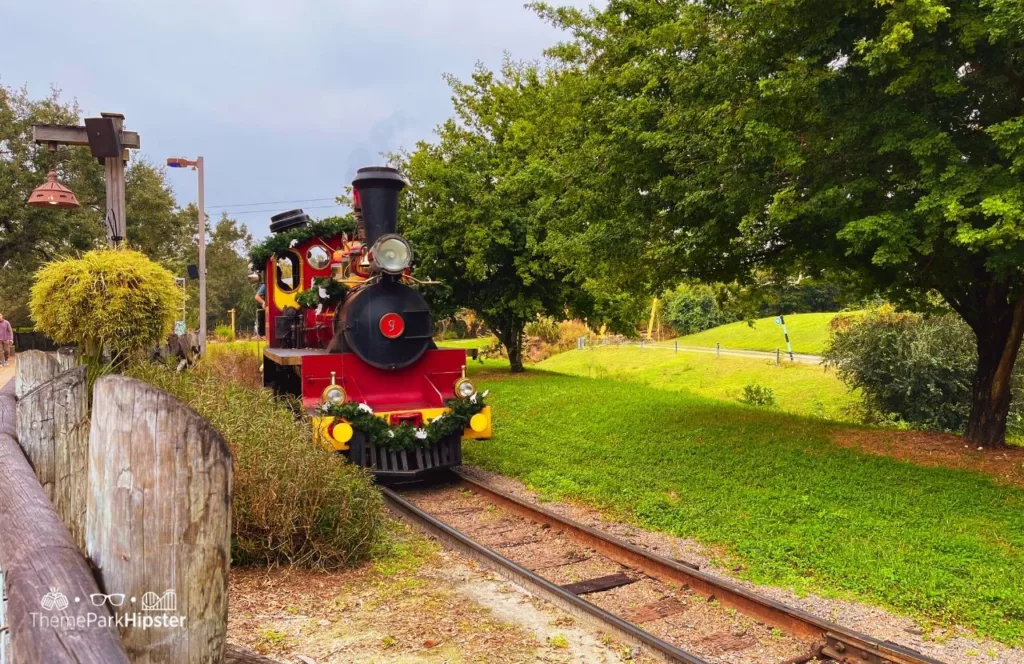 Busch Gardens Tampa Bay Christmas Town Holly Jolly Express Train (Serengeti Express Train)