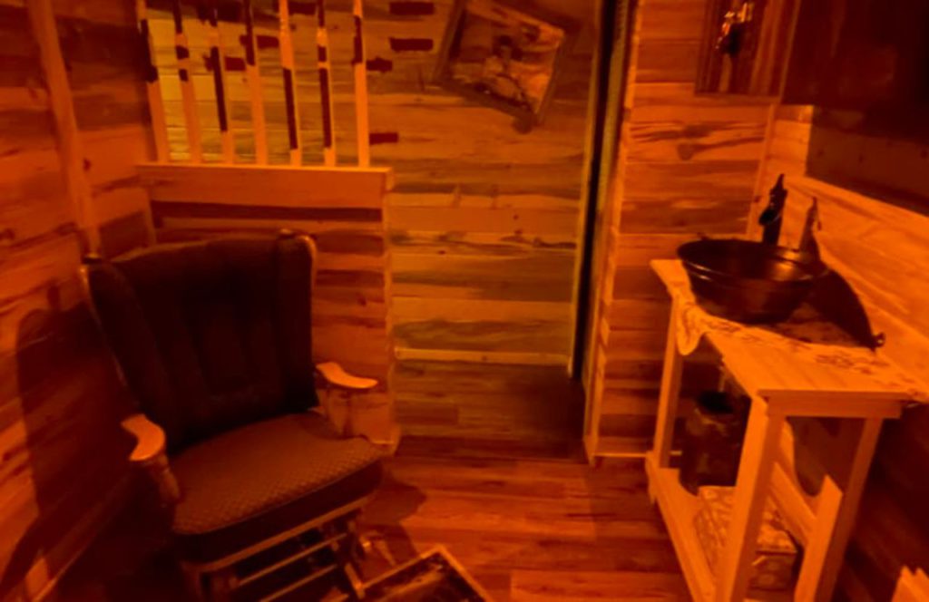 Mountain Top Murders at The Great Escape Room. One of the most fun things to do in Orlando, Florida. Keep reading to discover the best escape room in Orlando.