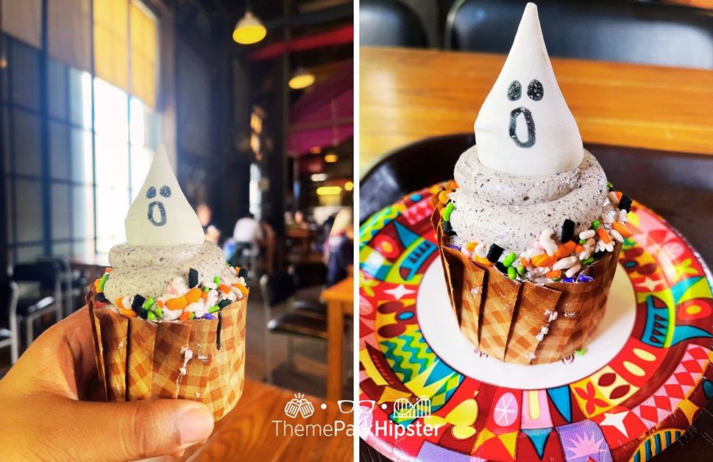 Disney World Hollywood Studios Backlot Express Restaurant Halloween Ghost Cupcake. Keep reading the get the worst and best snacks at Disney World.