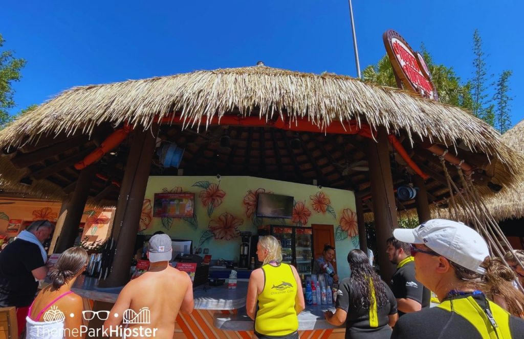 Hibiscus Hideaway Bar at Discovery Cove All Inclusive Water Park at SeaWorld Orlando. Keep reading for the full guide to Discovery Cove at SeaWorld Orlando.