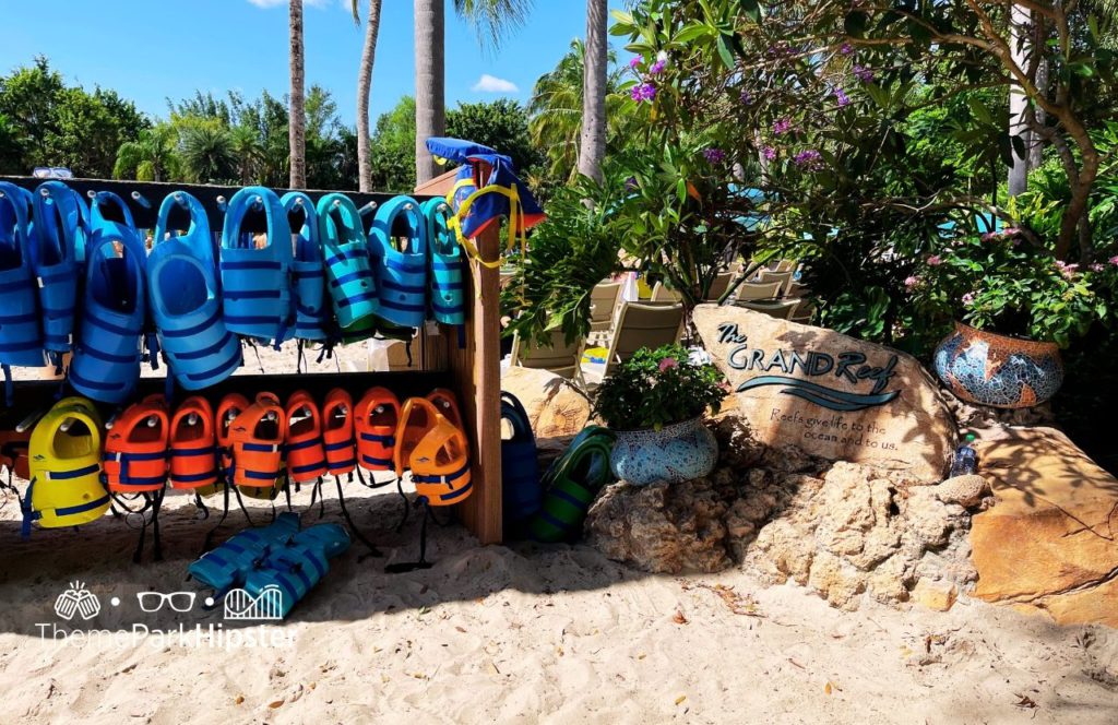 The Grand Reef Lifejackets Discovery Cove All Inclusive Water Park at SeaWorld Orlando. Keep reading to find out all you need to know about Seaworld Orlando's Discovery Cove.